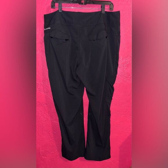 Columbia sportswear gorprcore women roll up black cargo outdoor pants. Size 16. - Picture 2 of 13